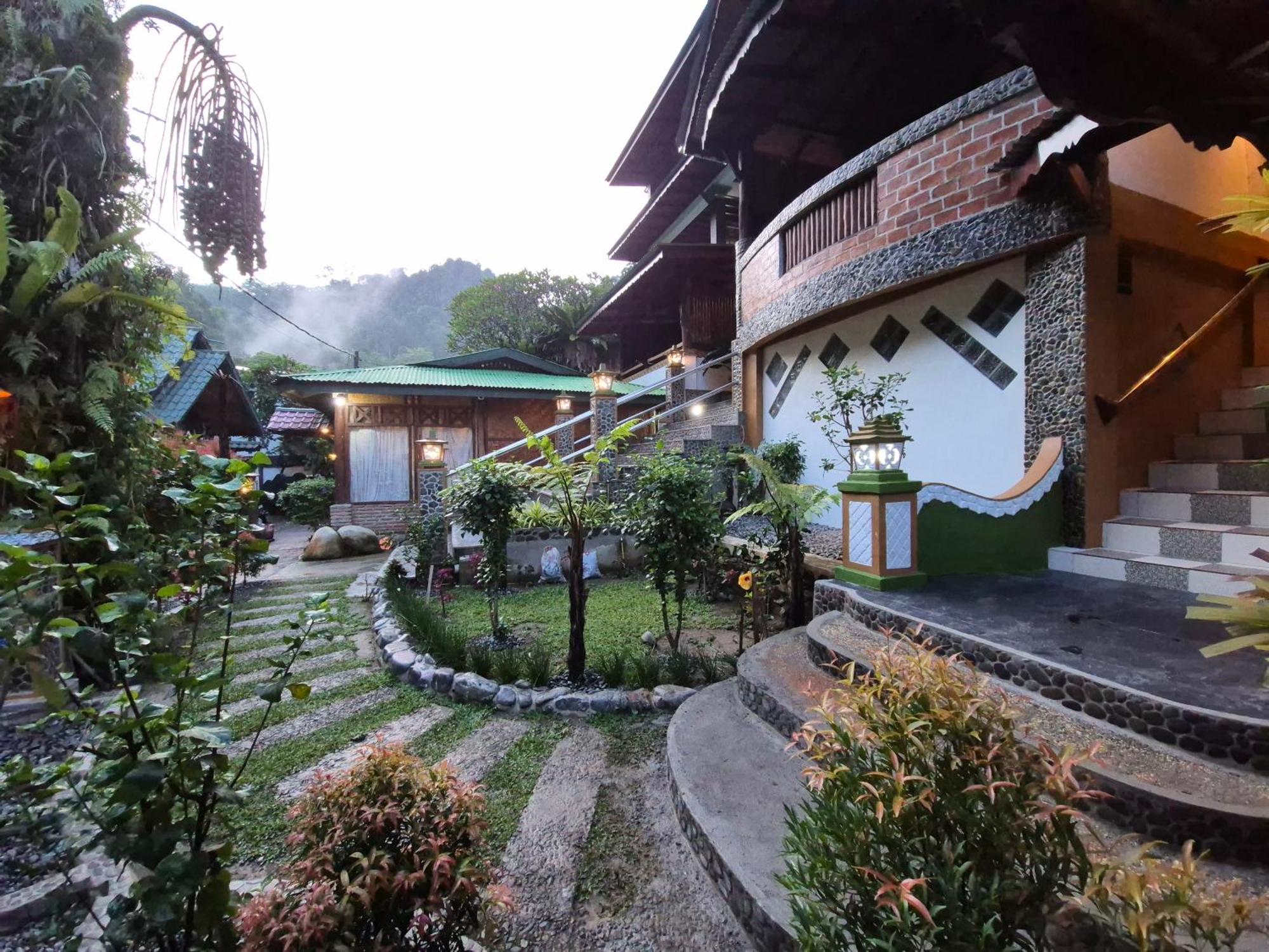 Sam'S Bungalows And Treks Bukit Lawang Eksteriør billede